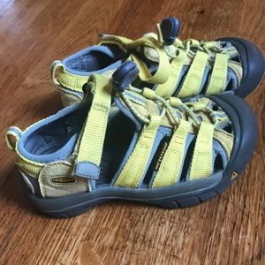Kids keen water shoes